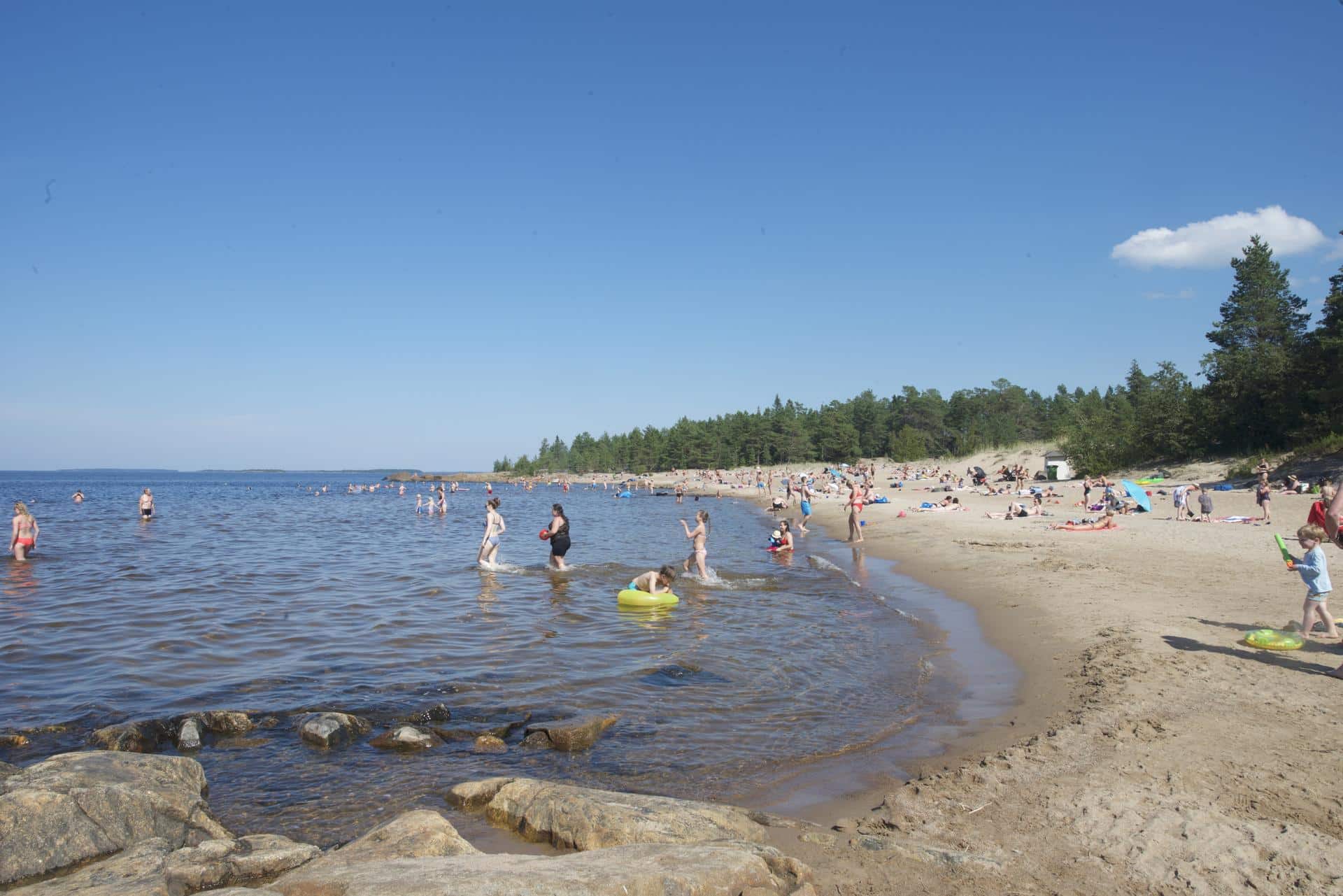 https://visitpietarsaari.fi/wp-content/uploads/2026/04/faboda-simstrand.jpg