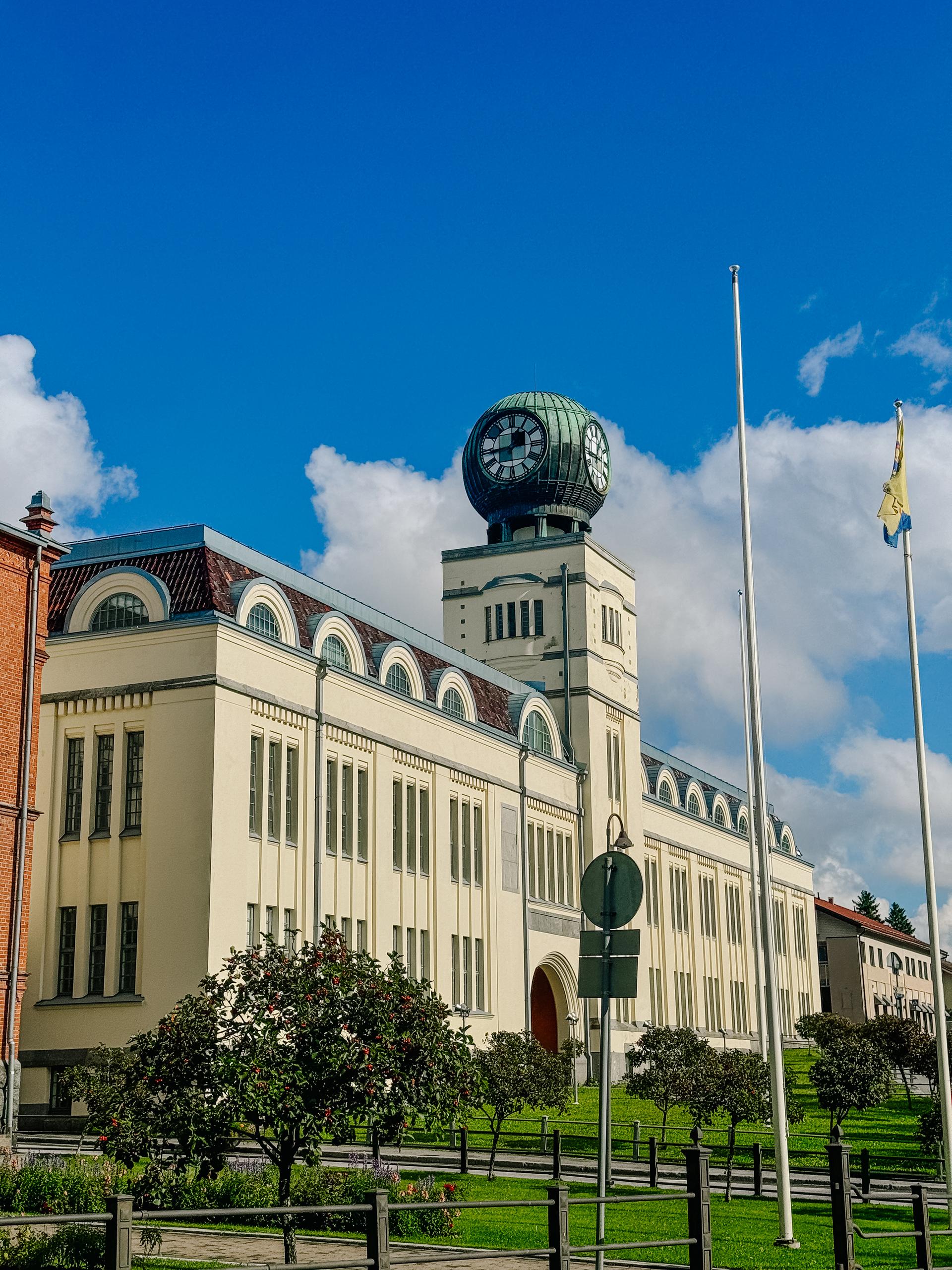 https://visitpietarsaari.fi/wp-content/uploads/2026/04/strengbergsklockan.jpg